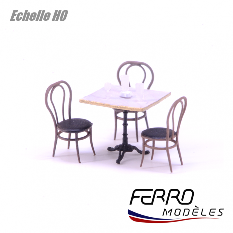 Table carrée et chaises de bistro - Modèles peints et patinés